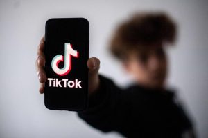 Lee más sobre el artículo TikTok se convierte en la red social más utilizada por niños