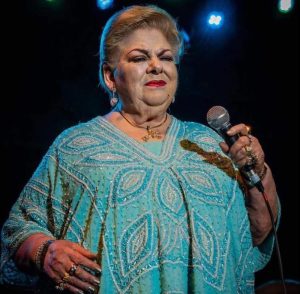 Lee más sobre el artículo Paquita la del Barrio enfrenta graves problemas de salud